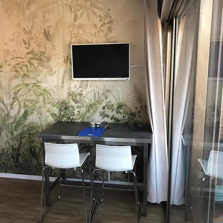 And Breakfast Канны