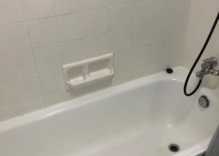 And Breakfast Cannes